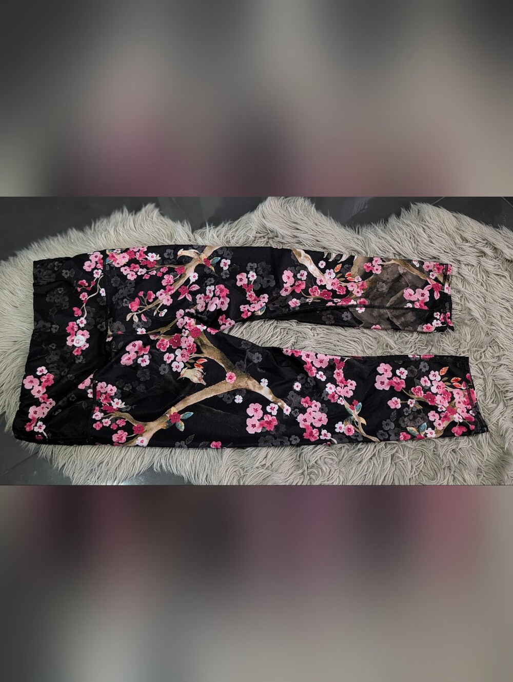 Yoga Democracy Cherry Blossom Capri Leggings LG
